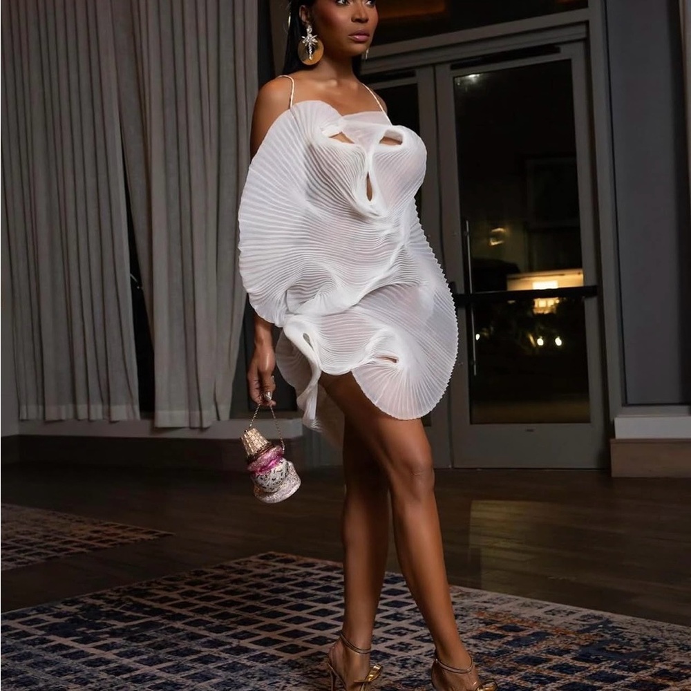 Elegant White Pleated Mini Dress with Sculptural Detail